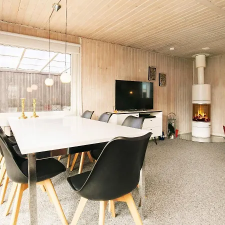 7 Person Holiday In